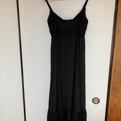 肩紐ドレスの画像