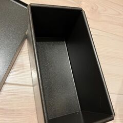 遠藤商事【フッ素加工　食パンケース（フタ付）　1斤】の画像