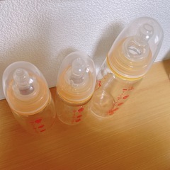 ガラス哺乳瓶・乾燥ラックの画像