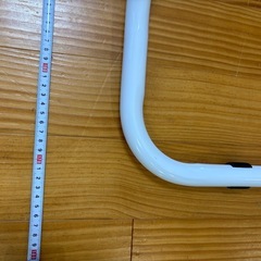 鉄棒　高さ調整可　白　室内の画像