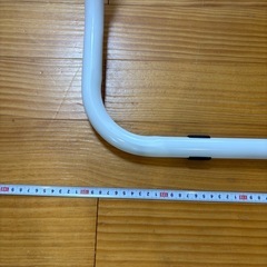 鉄棒　高さ調整可　白　室内の画像