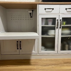 【引取限定】食器棚の画像