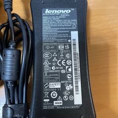 Lenovo ノートパソコン充電器の画像