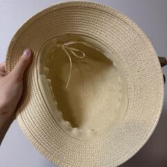 リボン付きベージュ麦わら帽子の画像