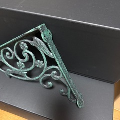 鋳鉄製の装飾的な棚受けの画像
