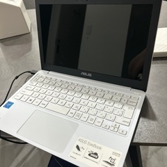 ASUS Eeebook X205TA ノートパソコン 外付けドライブつき付きの画像