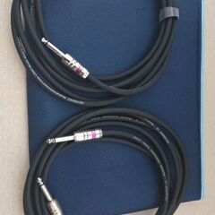 ZOOM B3 ベース用マルチエフェクター ＆ PROVIDENCE　LE501 のシールドケーブル2本（3m S-LとS-S）の画像