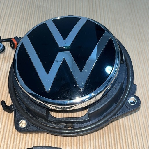 VW フォルクスワーゲン 純正 パサート 3C / パサートB8 / アルテオン / T-Roc エンブレム一体型 バックカメラ リアビューカメラ レトロフィット エンブレム格納型 オペレーションメカニズム リアゲートハンドル 3GD827469N / 1J0973702 / 5ND980556