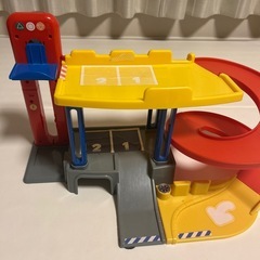 車のおもちゃ⭐︎ベビザラス⭐︎車に興味を持ち始めた男の子⭐︎toptots（トップトッツ）シティガレージ　プレイセットの画像