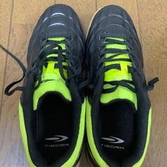 TIGORA フットサルシューズ 黒/蛍光イエローの画像