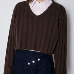 【美品】 AZUL moussy  ニット Vネック セーター トップス 長袖 レディース ファッション 赤 ショート丈 の画像