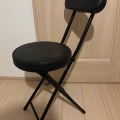 折りたたみイス✨背もたれ付き・美品✨ブラックの画像