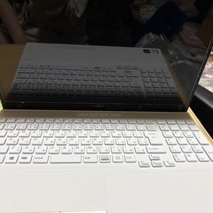 FJITSU ノートパソコン ほホワイトの画像