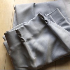 ニトリカーテン グレー 遮光・防炎・形状記憶(100X140X2) と(100X110X2) タッセル付き
の画像