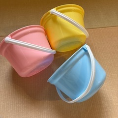 子供　バケツの画像