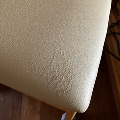 テーブルとイスの画像