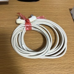 テレビのアンテナ線とたばねるちゅーぶチューブの画像