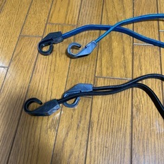荷物を抑える紐の画像