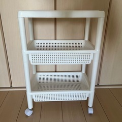 キャスター付きラックの画像