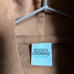 RODEO CROWNS ワッペンプリントパーカー　ブラウンの画像