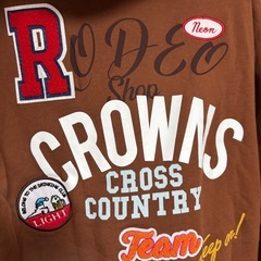 RODEO CROWNS ワッペンプリントパーカー　ブラウンの画像
