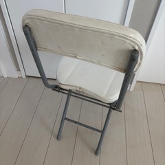 椅子（折りたたみではありません）の画像