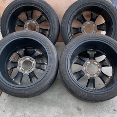 200系ハイエースで使用タイヤホイールの画像
