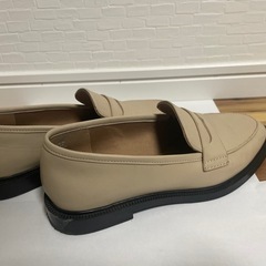 ★中古★H&M★ベージュローファー 合成皮革３６サイズ２３〜２３・５㎝の画像