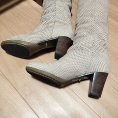 セルジオロッシ　 ベージュ ロングブーツ 中ヒールの画像