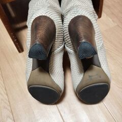 セルジオロッシ　 ベージュ ロングブーツ 中ヒールの画像