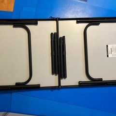 折り畳みテーブルの画像