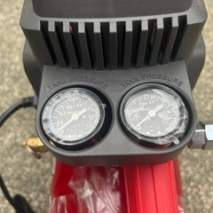 ほぼ新品　SK11 コンプレッサー　8Lの画像