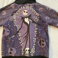 ハロウィンジャンバーとNIKEの画像
