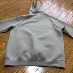 ユニクロ　パーカー　XLの画像