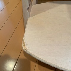 ベビーチェア　木製／使用感あり／犬の噛み跡ありの画像