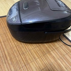 炊飯器5.5合 JPK-10E8   2021年の画像