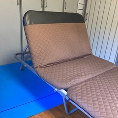 折り畳みベッドの画像
