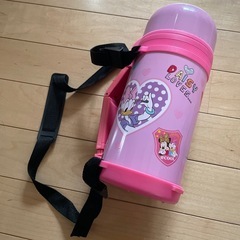 ディズニー　ミニーちゃん　ピンク　大きめ　コップ付き　水筒　中古品の画像