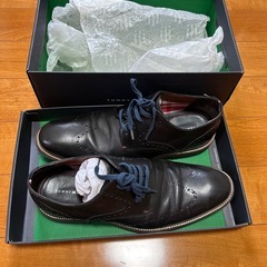 TOMMY HILFIGERの革靴の画像