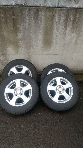 スタッドレスタイヤ　13インチ　2023年製造