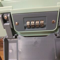 プラスティック鍵付き金庫　の画像