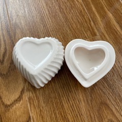 バラの小物入れの画像