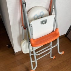 受け渡し者決定　折りたたみテーブル付き　ベビーチェアの画像