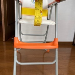 受け渡し者決定　折りたたみテーブル付き　ベビーチェアの画像