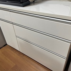 食器棚の画像