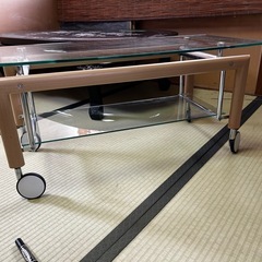 ガラステーブルの画像