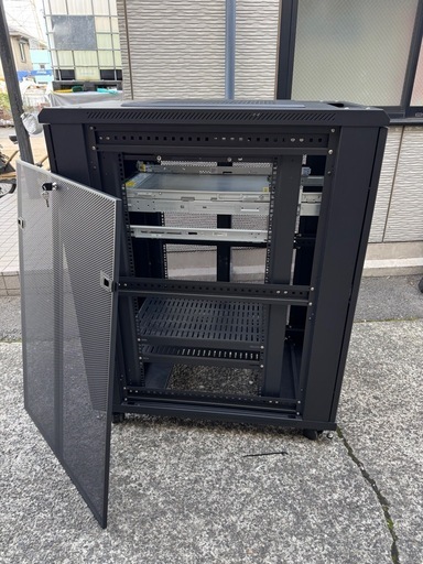 【美品】サンワサプライ製　サーバーラック　100-SV002　W600×D1000×H1256　19インチ　24U　中古　システムラッ