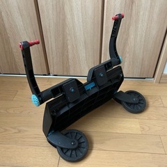 ベビーカーに取り付けできるステップの画像