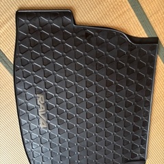 RAV4 ラバーカーゴマット　豪州トヨタ純正品の画像