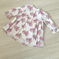 【美品】GAP花柄フリル袖ワンピース90キラキラ上品クリスマスコーデの画像